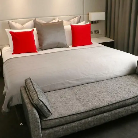 Park Regis Hotel 4*